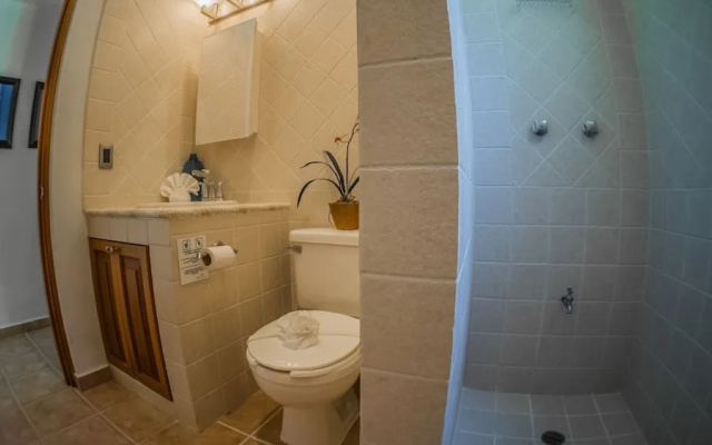 Romanina 1 Condo in the Heart of Playa del Carmen by RedAwning