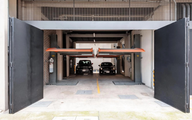 Alcazar Apartments by Host Me Tender