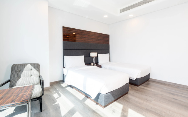 S Plaza Suites Hotel