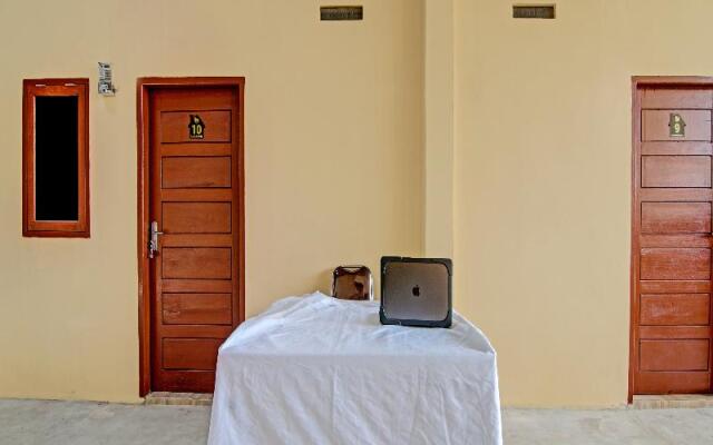 Oyo 91835 Djasur Kost