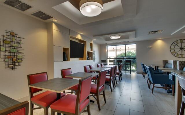 Holiday Inn Express & Suites Morris by IHG