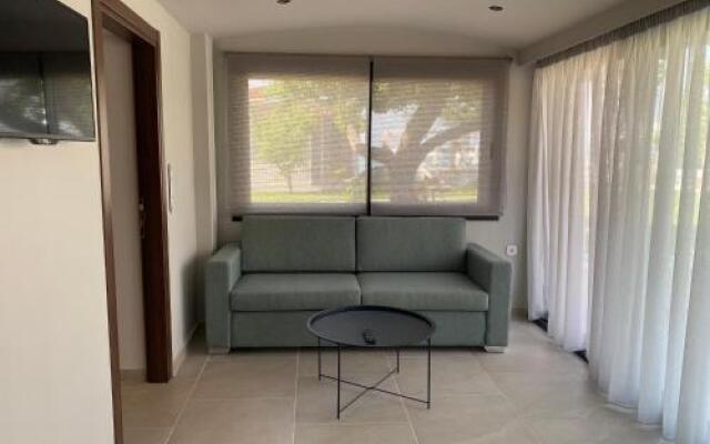 Zinozis Beach Apartments