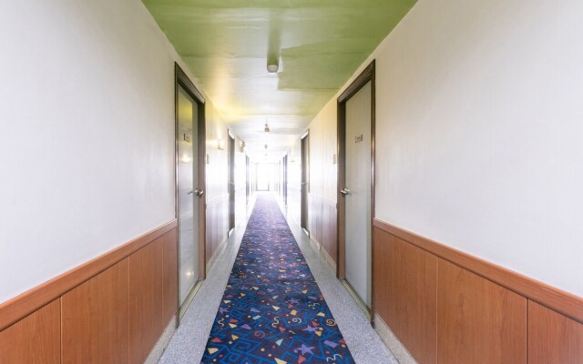 OYO 224 DG Grami Hotel
