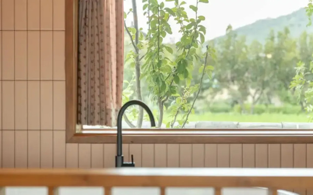Gyeongju Hanokstay Hangbokhanzip