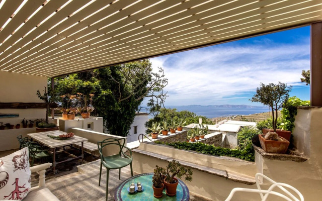 Tinos E Houses