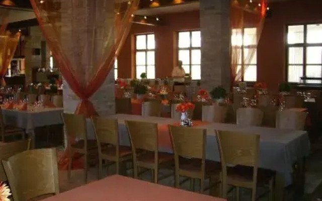 Sarlóspuszta Club Hotel