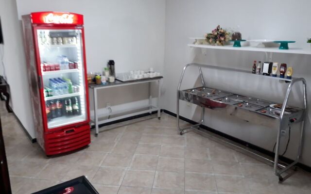 Candeeiro Hostel & Café