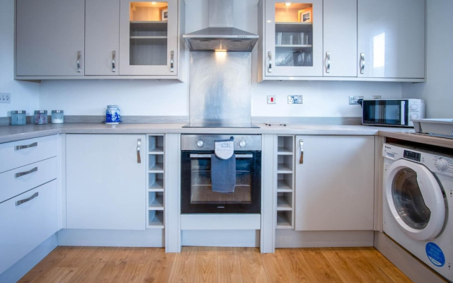 Ocean View - 2 Bedroom Apt - Llanelli