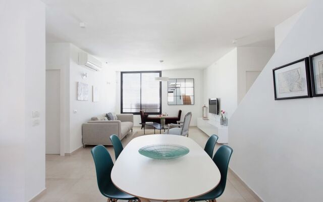 Chic Duplex Penthouse by FeelHome