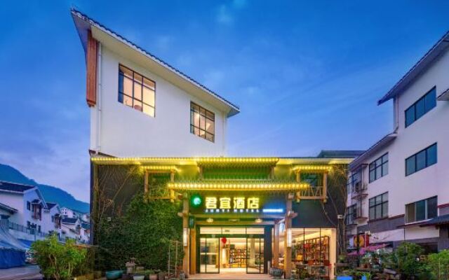 Junyi Courtyard Hotel (Zhangjiajie National Forest Park)