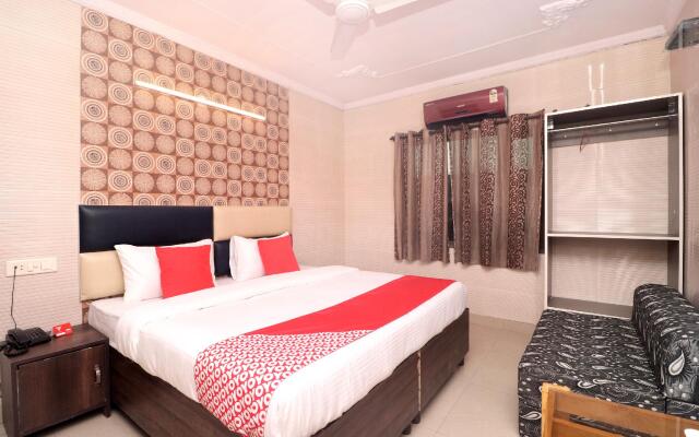 OYO 15546 Hotel KK