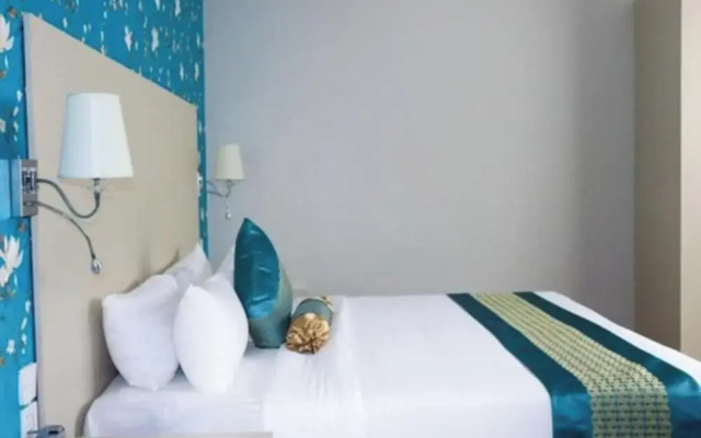 Blooming Suites