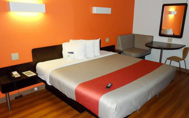 Motel 6 Cameron, MO