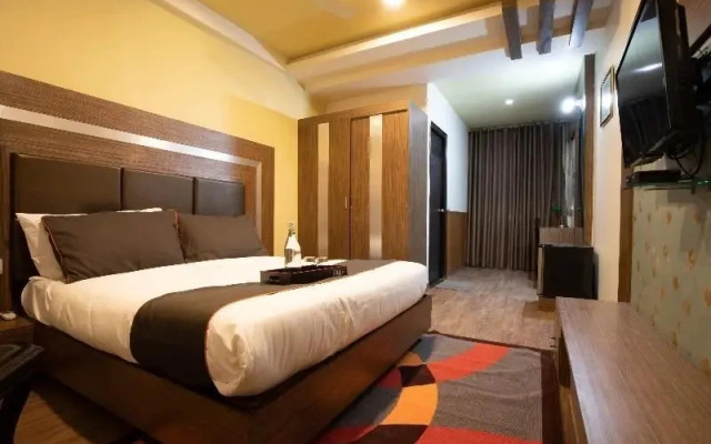 Westin Plaza By OYO Rooms