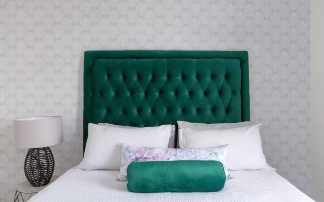 Alimama Spaces: The Manson's 8 On New