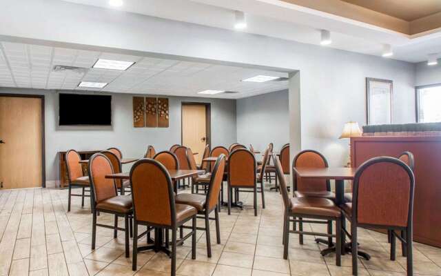 Quality Inn US65 & E. Battlefield Rd. Springfield