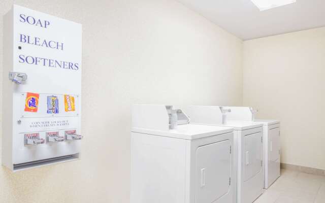 Ramada by Wyndham Angola/Fremont Area