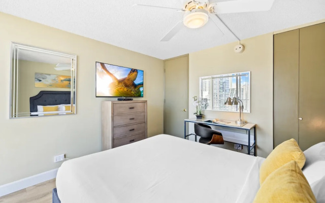 Pacific Monarch - 1 BR - Ocean & City Views