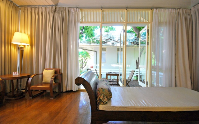 Baan Bayan Beachfront Hotel