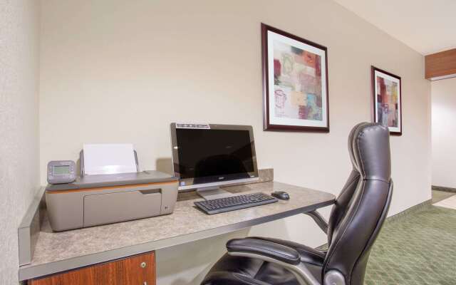 Microtel Inn & Suites by Wyndham Gassaway/Sutton