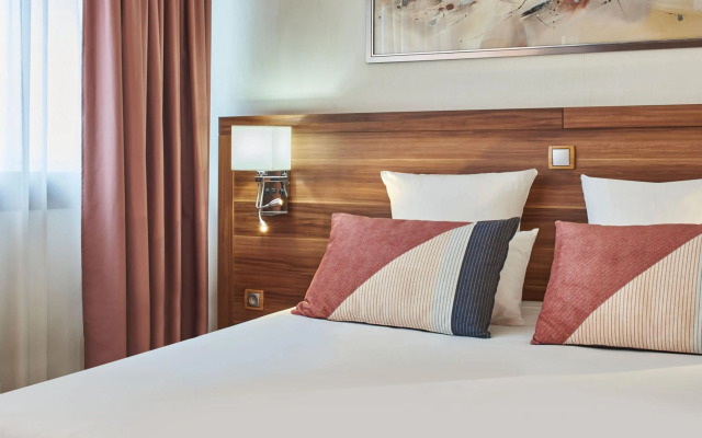 Gatsby Hotel & Restaurant by Happyculture