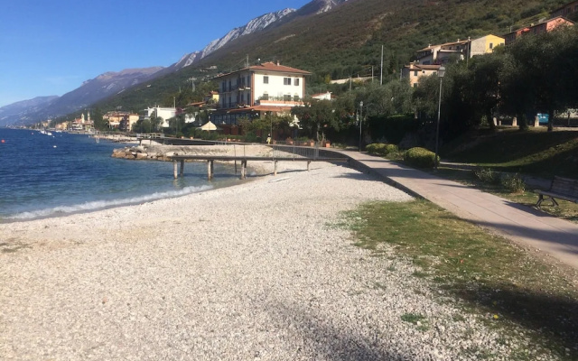 Large Apartment With Garden 100 Meters From The Lake