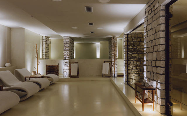 Cumeja - Beach Club & Hotel