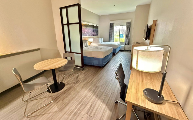 Days Inn & Suites by Wyndham Houston / West Energy Corridor
