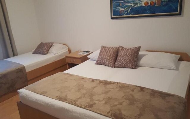 Apart Hotel Amicus