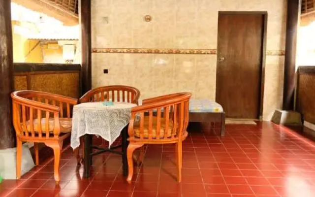 Kerti Beach Bungalow and Restaurant