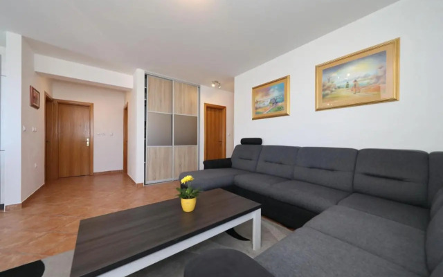 Apartment Dora