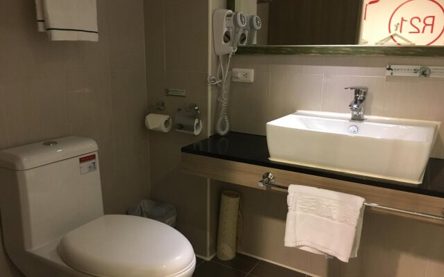R8 Eco Hotel