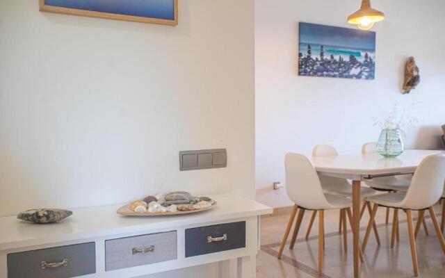 2251-Newly furnished 2 bedrooms with terrace!