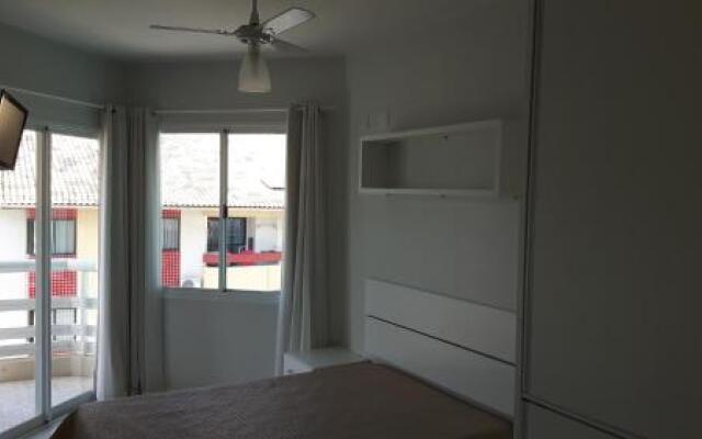 Apto Ingleses à 50mts da praia