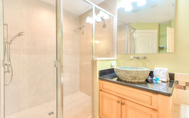 Bayway Luxury Townhome 4 Bedroom Townhouse by RedAwning