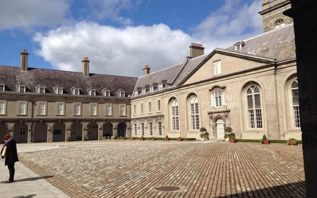 Pia House