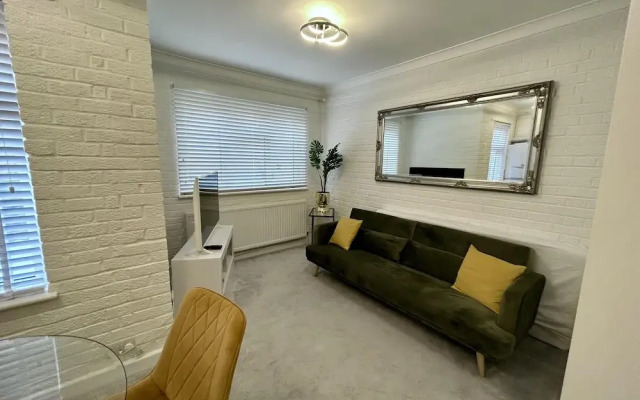 New! Supreme Apartment - Near Tube Station