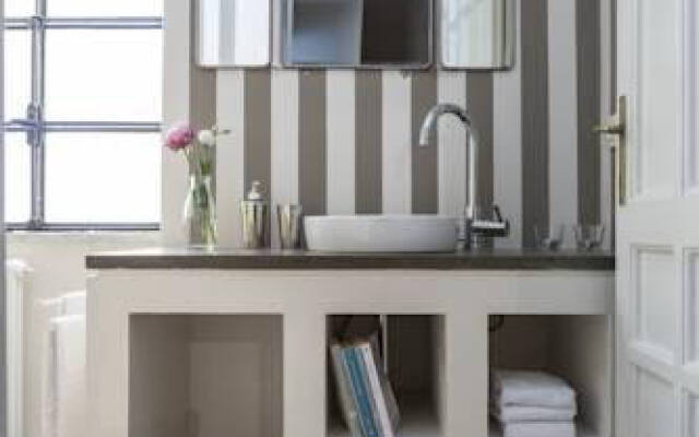 Garibaldi Suites Apartment