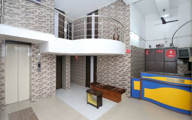 Collection O 12986 The Red Hotel