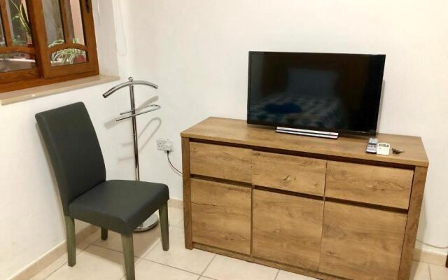 Desert Rose Quiet house 3km away from airport