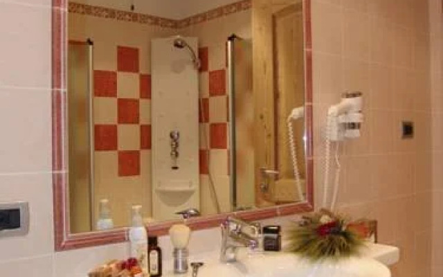 Jolly Dimaro Bed and Breakfast Rooms; Apartments