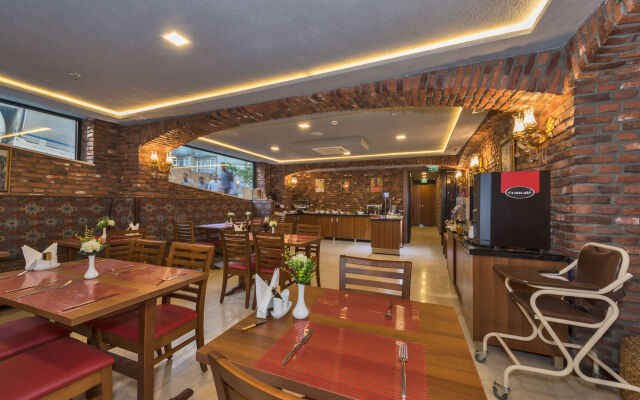 Aprilis Gold Hotel