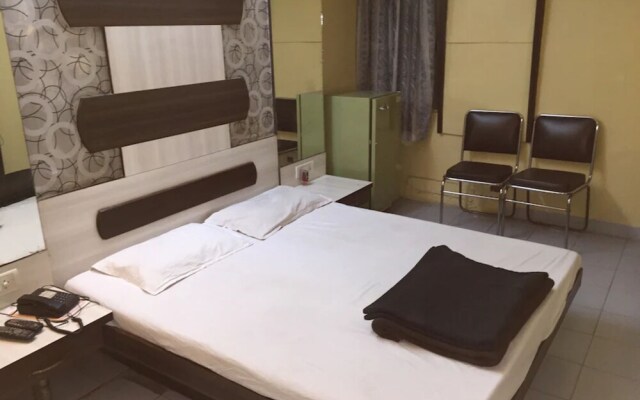Goroomgo Neelam Indore