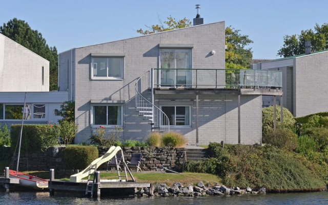Water Villa Kortgene by Veerse Meer
