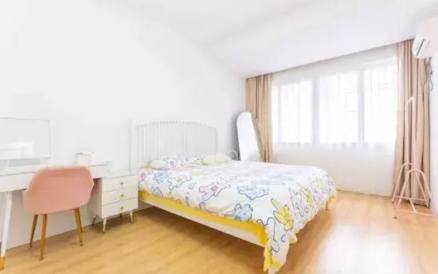 Danjiangkou Threeofus Apartment