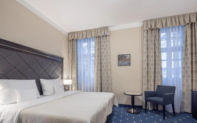 Pytloun Old Armoury Hotel Prague