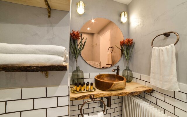 The Majestic Garden Suite