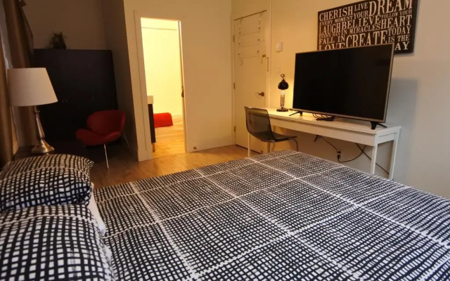Black Rooster Guesthouse