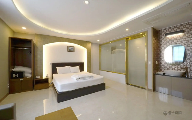The King Hotel