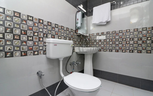 S.J Hotel's by OYO Rooms